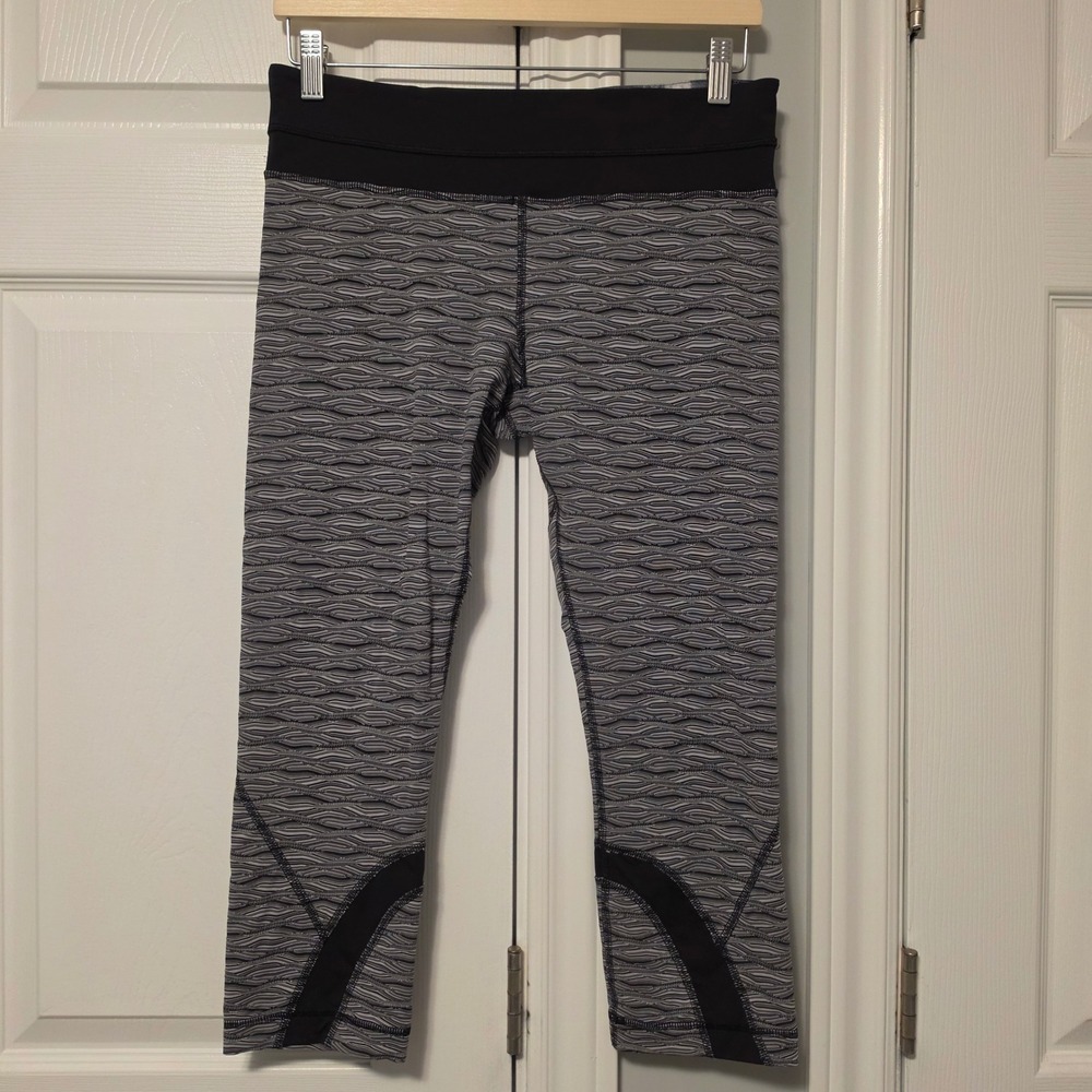 Lululemon Run Inspire Crop II Wavy Stripe Gray Black Leggings Size 8